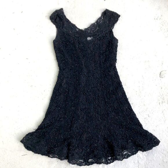 Carmen Marc Valvo beaded lace dress - Picture 1 of 6